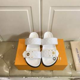 Picture of Louis Vuitton Slippers _SKULVsz35-40Y0507415